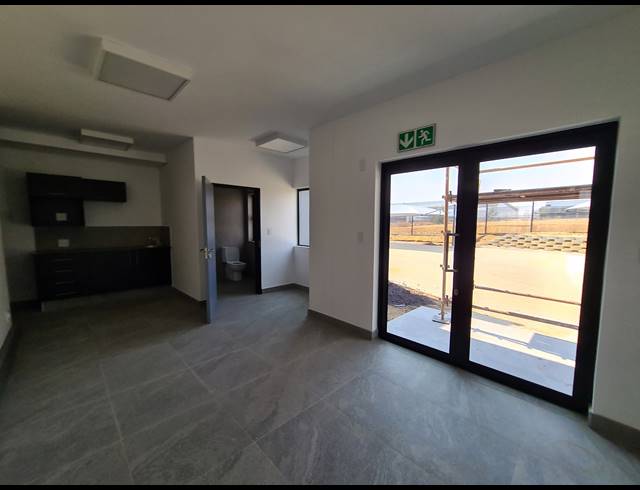 501M² WAREHOUSE TO LET IN LONGLAKE